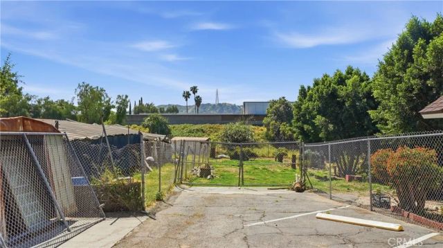 10568 Foothill, Sylmar, CA 91342