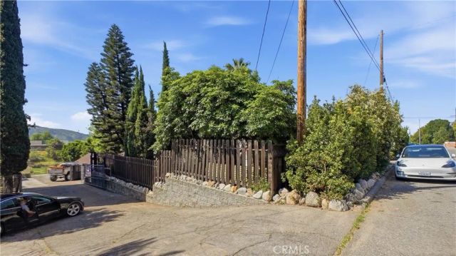 10568 Foothill, Sylmar, CA 91342