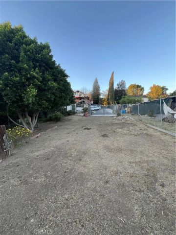 10568 Foothill, Sylmar, CA 91342