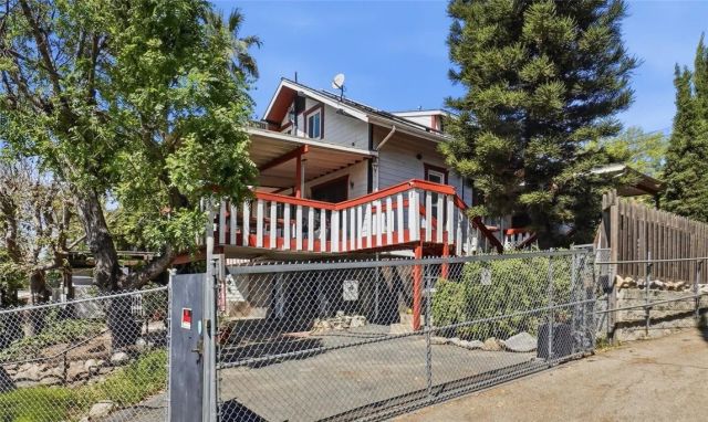 10568 Foothill, Sylmar, CA 91342