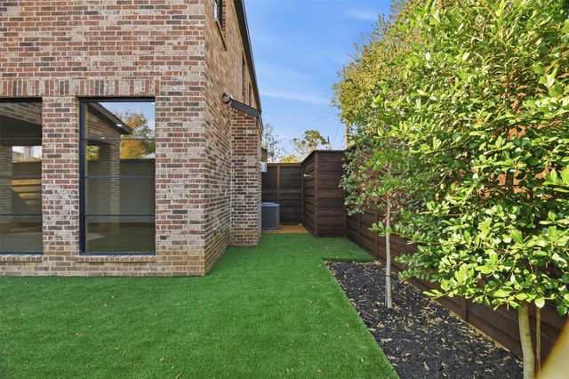 4929 Newmore Avenue, Dallas, TX 75209