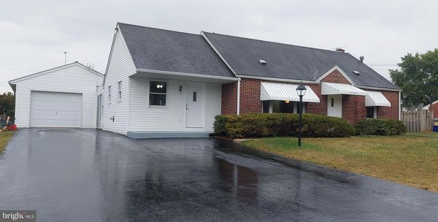 2762 SUNSET LN, York, PA 17408