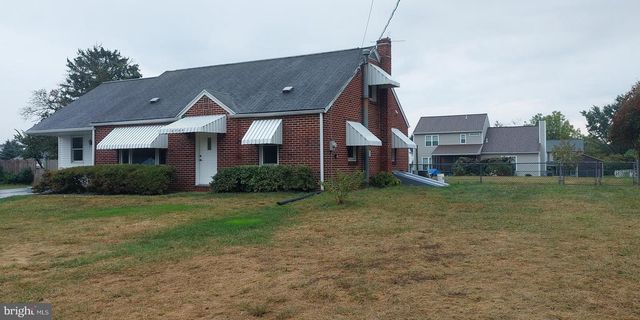 2762 SUNSET LN, York, PA 17408