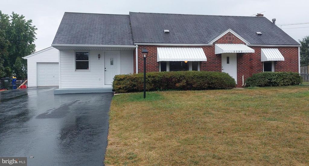 2762 SUNSET LN, York, PA 17408