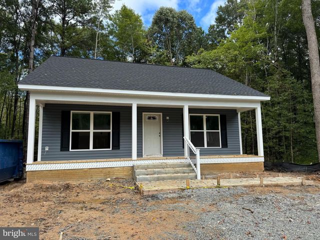 69 PINEWOOD LN, Colonial Beach, VA 22443