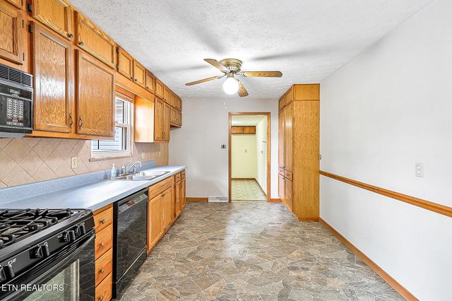 7518 Washington Pike, Corryton, TN 37721