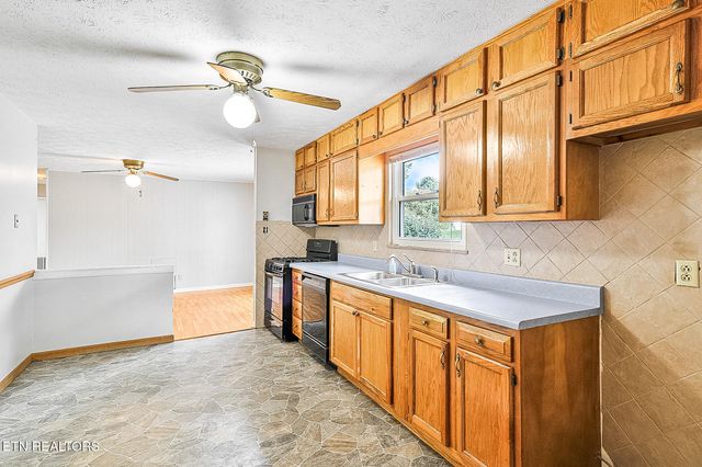 7518 Washington Pike, Corryton, TN 37721