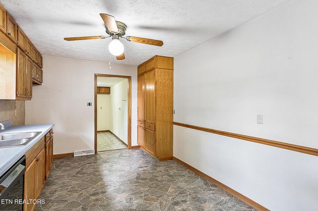 7518 Washington Pike, Corryton, TN 37721