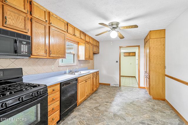 7518 Washington Pike, Corryton, TN 37721