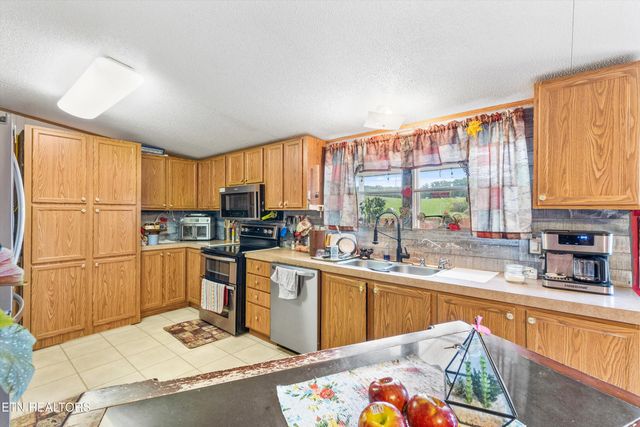 534 Old Stage Rd Off Rd, Dandridge, TN 37725