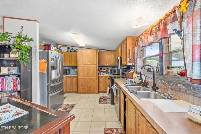 534 Old Stage Rd Off Rd, Dandridge, TN 37725