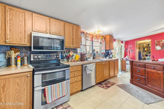 534 Old Stage Rd Off Rd, Dandridge, TN 37725