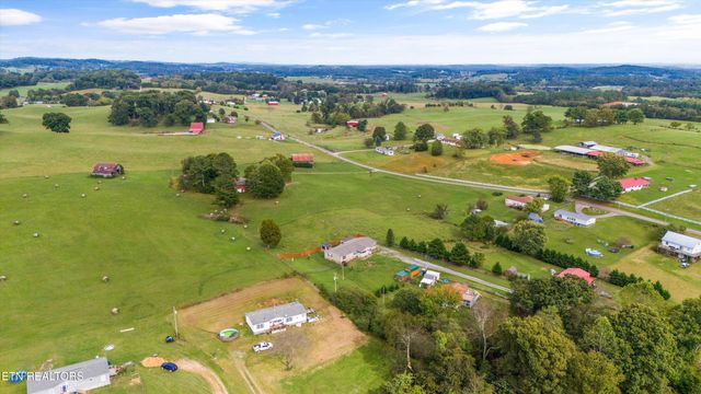 534 Old Stage Rd Off Rd, Dandridge, TN 37725