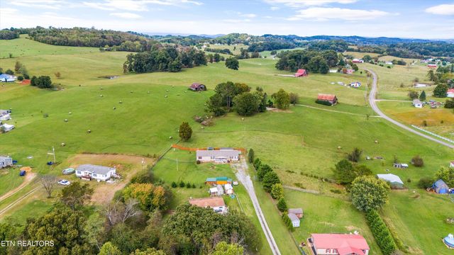 534 Old Stage Rd Off Rd, Dandridge, TN 37725