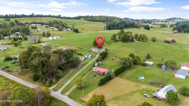534 Old Stage Rd Off Rd, Dandridge, TN 37725