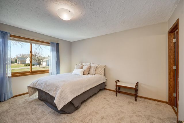 11230 48th Avenue N, Plymouth, MN 55442