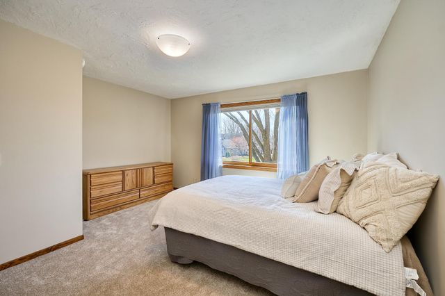 11230 48th Avenue N, Plymouth, MN 55442