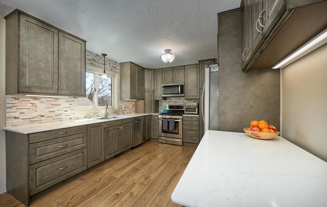 11230 48th Avenue N, Plymouth, MN 55442