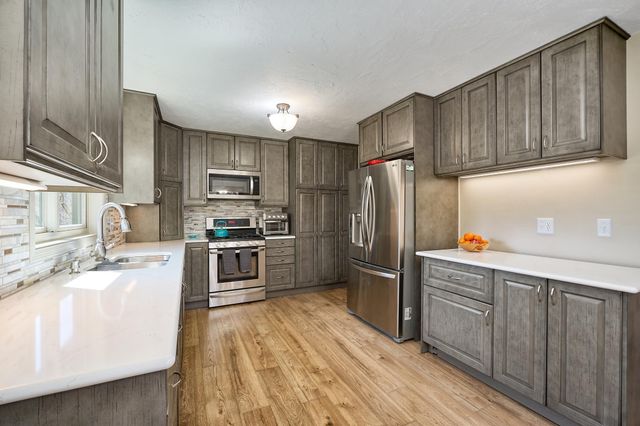 11230 48th Avenue N, Plymouth, MN 55442