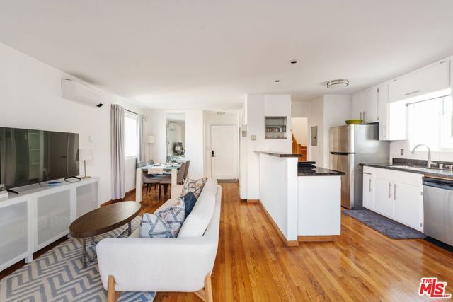 746 N Dillon Street, Los Angeles, CA 90026