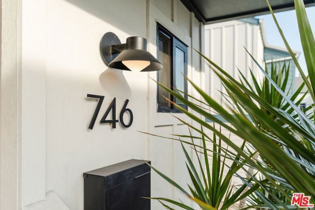 746 N Dillon Street, Los Angeles, CA 90026