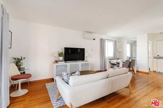 746 N Dillon Street, Los Angeles, CA 90026