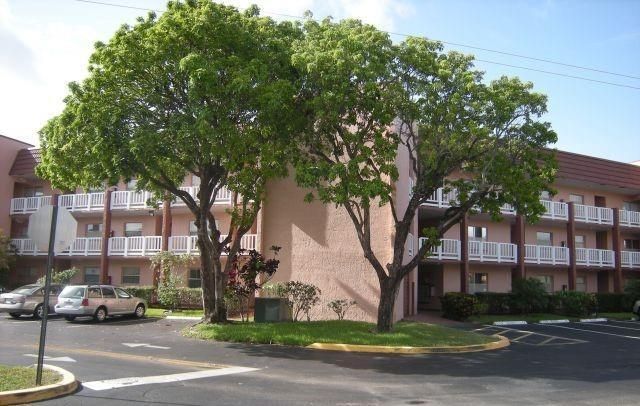 9481 Sunrise Lakes Boulevard 310, Sunrise, FL 33322