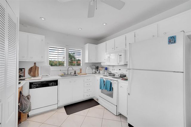 9481 Sunrise Lakes Boulevard 310, Sunrise, FL 33322