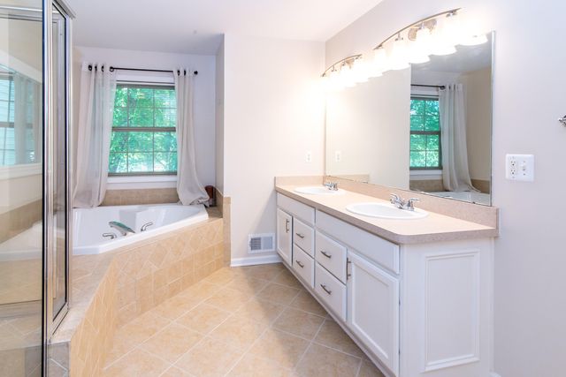 1241 Bicentennial Parkway, Pittsfield Charter Twp, MI 48108