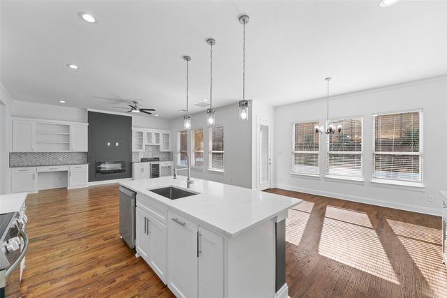 1320 Compton Street, Dallas, TX 75203