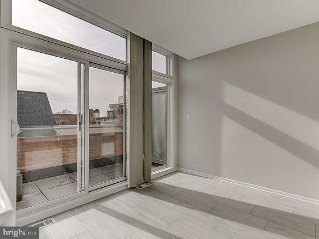 136 WELCOME ALY, Baltimore, MD 21201