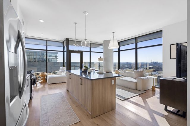 1212 Demonbreun St Apt 2102, Nashville, TN 37203