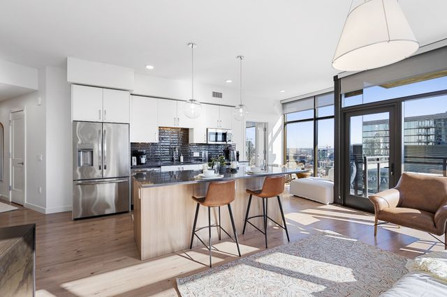 1212 Demonbreun St Apt 2102, Nashville, TN 37203