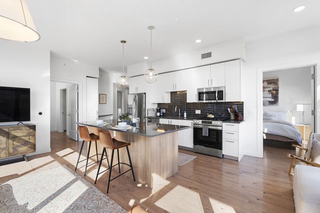 1212 Demonbreun St Apt 2102, Nashville, TN 37203