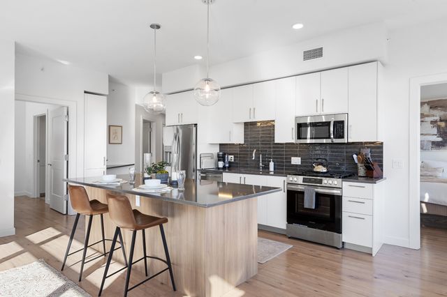 1212 Demonbreun St Apt 2102, Nashville, TN 37203