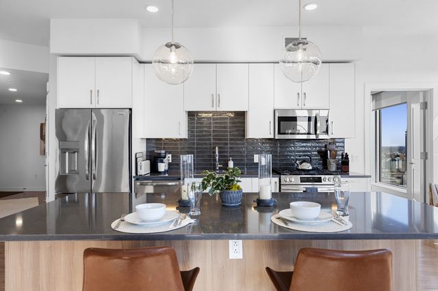 1212 Demonbreun St Apt 2102, Nashville, TN 37203