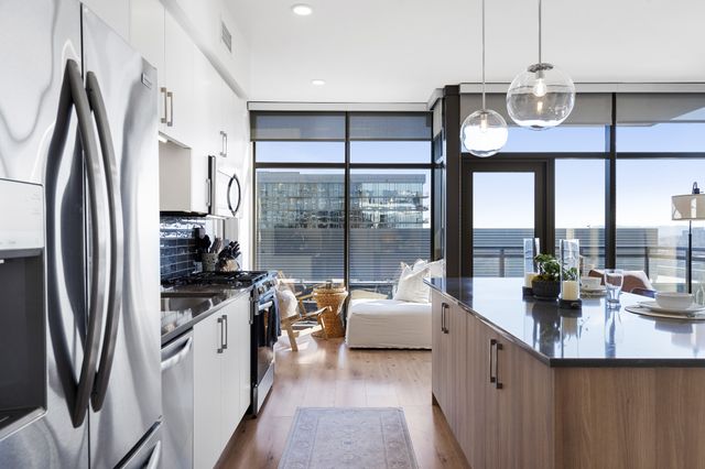 1212 Demonbreun St Apt 2102, Nashville, TN 37203