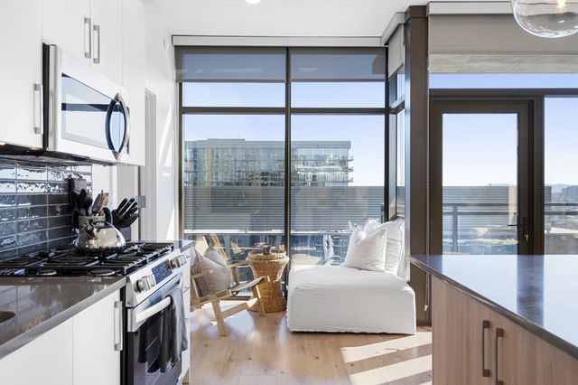 1212 Demonbreun St Apt 2102, Nashville, TN 37203