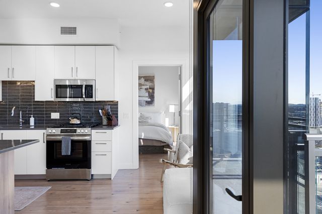 1212 Demonbreun St Apt 2102, Nashville, TN 37203