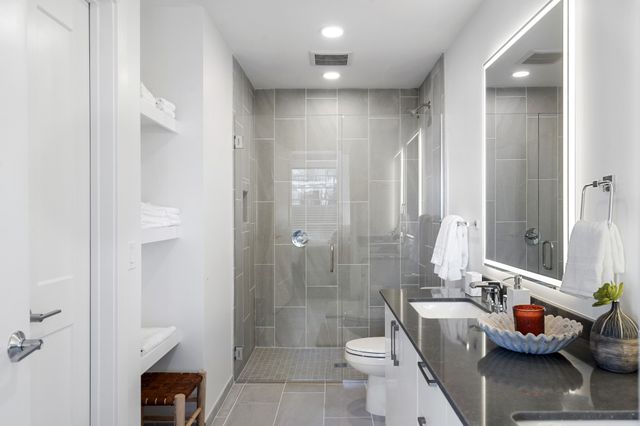 1212 Demonbreun St Apt 2102, Nashville, TN 37203