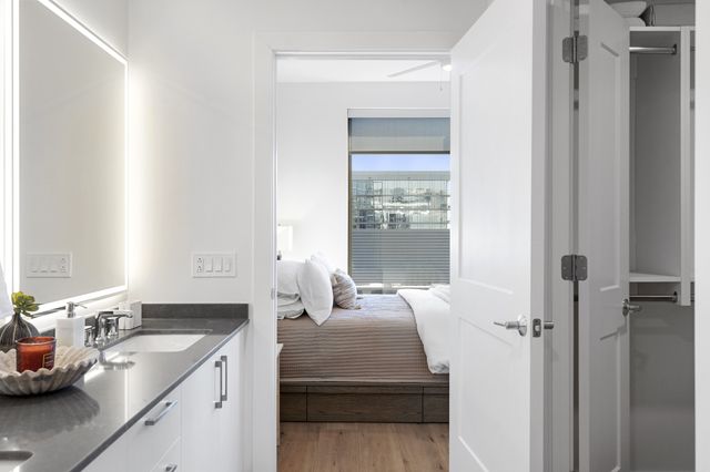 1212 Demonbreun St Apt 2102, Nashville, TN 37203