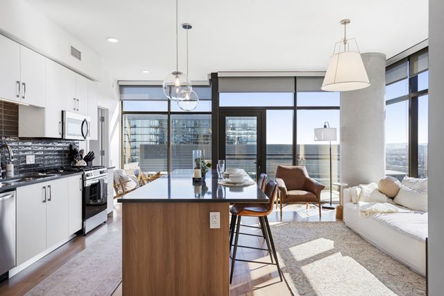 1212 Demonbreun St Apt 2102, Nashville, TN 37203