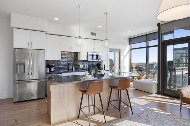 1212 Demonbreun St Apt 2102, Nashville, TN 37203