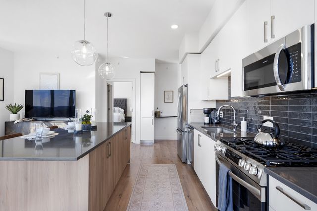 1212 Demonbreun St Apt 2102, Nashville, TN 37203