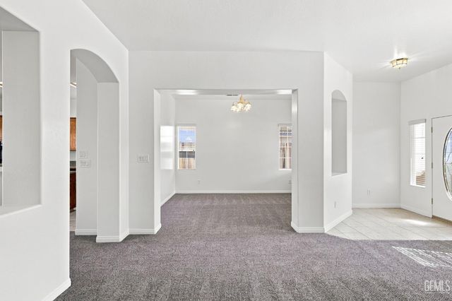 6605 Chinook Falls Drive, Bakersfield, CA 93312