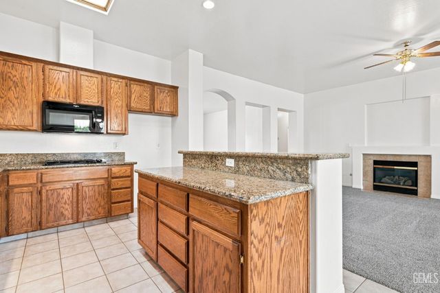 6605 Chinook Falls Drive, Bakersfield, CA 93312