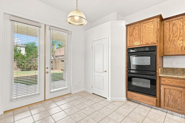 6605 Chinook Falls Drive, Bakersfield, CA 93312