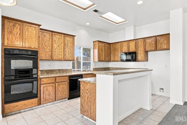 6605 Chinook Falls Drive, Bakersfield, CA 93312