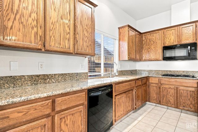 6605 Chinook Falls Drive, Bakersfield, CA 93312