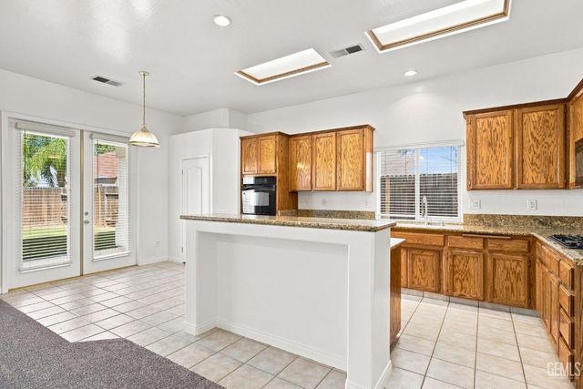 6605 Chinook Falls Drive, Bakersfield, CA 93312